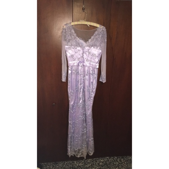 Lilac Full-Length Prom Dress with Lace Detailing - Picture 3 of 3